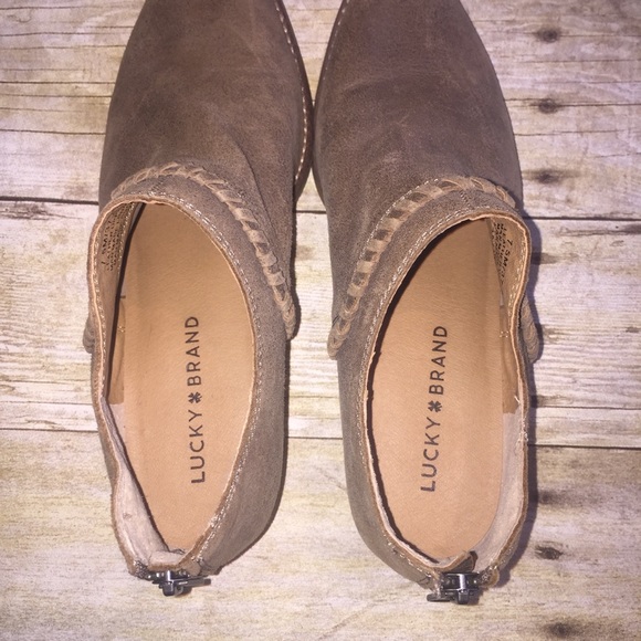 Lucky Brand 🍀 Leather Ankle Booties taupe zip 7.5 - Picture 8 of 13